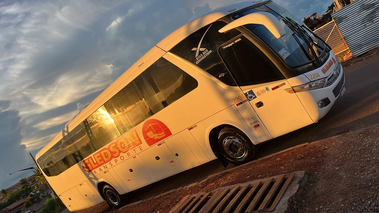 Ônibus executivo da Gledson Transporte